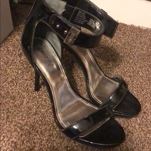 Gorgeous Jennifer Lopez  buckle heels